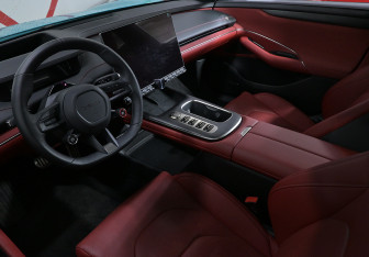Подержанный автомобиль Xiaomi SU7 2024 года (11 фото)