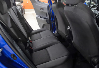 Подержанный автомобиль Toyota C-HR 2019 года (12 фото)