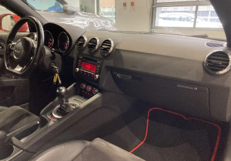Подержанный автомобиль Audi TT Coupe 2010 года (10 фото)