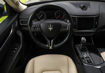 Подержанный автомобиль Maserati Levante 2022 года (13 фото)
