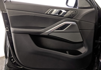 Подержанный автомобиль BMW X6 2021 года (19 фото)