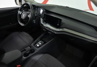 Подержанный автомобиль Skoda Octavia Liftback 2021 года (9 фото)