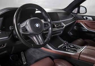 Подержанный автомобиль BMW X7 2021 года (14 фото)