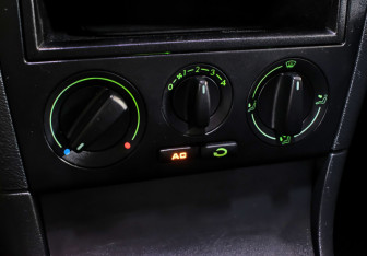 Подержанный автомобиль Skoda Octavia Wagon 2009 года (17 фото)