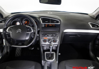 Подержанный автомобиль Citroen C4 Sedan 2013 года (11 фото)