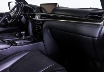 Подержанный автомобиль Lexus LX 2020 года (10 фото)