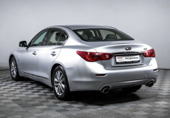 Подержанный автомобиль Infiniti Q50 2014 года (7 фото)