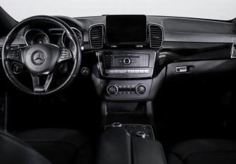 Подержанный автомобиль Mercedes-Benz GLE 2018 года (12 фото)