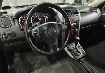 Подержанный автомобиль Suzuki Grand Vitara 2008 года (12 фото)