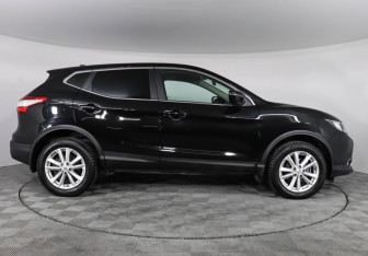 Подержанный автомобиль Nissan Qashqai 2017 года (4 фото)