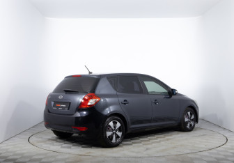 Подержанный автомобиль Kia Ceed Hatchback 2011 года (5 фото)