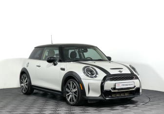 Подержанный автомобиль MINI Hatch 2023 года (3 фото)