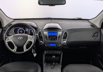 Подержанный автомобиль Hyundai ix35 2012 года (14 фото)