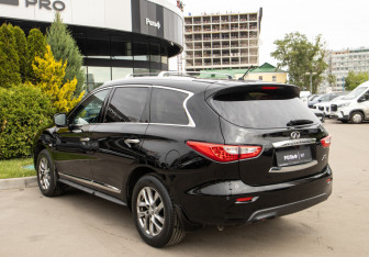 Подержанный автомобиль Infiniti JX 2013 года (5 фото)