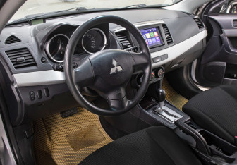 Подержанный автомобиль Mitsubishi Lancer Sedan 2011 года (16 фото)