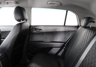 Подержанный автомобиль Hyundai Creta 2019 года (12 фото)