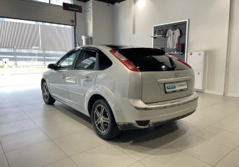 Подержанный автомобиль Ford Focus Hatchback 2007 года (6 фото)