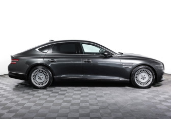 Подержанный автомобиль Genesis G80 2022 года (4 фото)