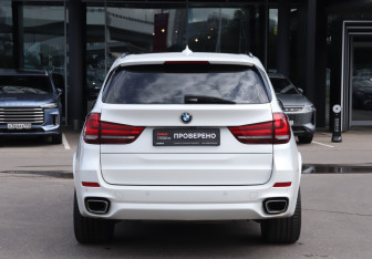 Подержанный автомобиль BMW X5 2015 года (6 фото)