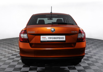 Подержанный автомобиль Skoda Rapid Liftback 2017 года (6 фото)