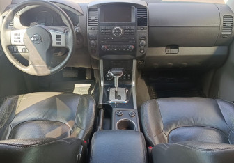 Подержанный автомобиль Nissan Pathfinder 2010 года (10 фото)