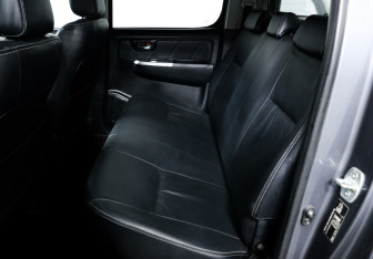 Подержанный автомобиль Toyota Hilux 2014 года (9 фото)