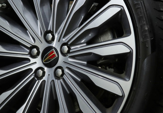 Подержанный автомобиль Hongqi H9 2023 года (32 фото)