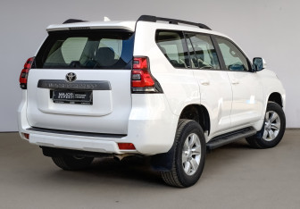 Подержанный автомобиль Toyota Land Cruiser Prado 2018 года (5 фото)