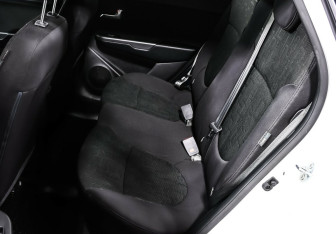 Подержанный автомобиль Kia Rio Hatchback 2017 года (10 фото)