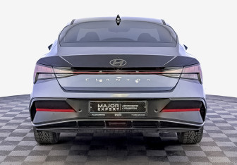Подержанный автомобиль Hyundai Elantra Sedan 2024 года (6 фото)