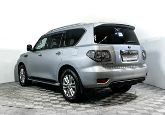 Подержанный автомобиль Nissan Patrol 2012 года (7 фото)