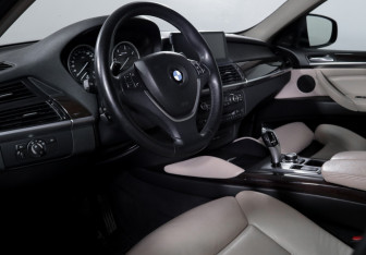 Подержанный автомобиль BMW X6 2013 года (14 фото)
