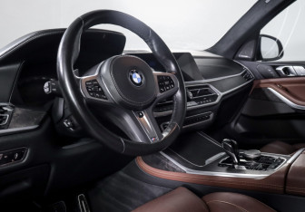 Подержанный автомобиль BMW X7 2022 года (15 фото)