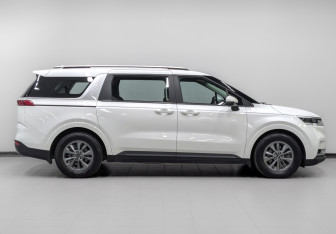 Подержанный автомобиль Kia Carnival 2021 года (4 фото)