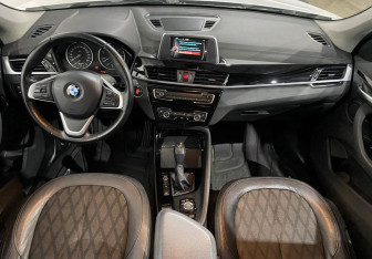 Подержанный автомобиль BMW X1 2017 года (9 фото)