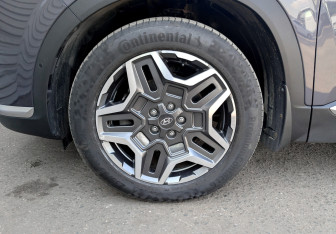 Подержанный автомобиль Hyundai Santa Fe 2021 года (18 фото)