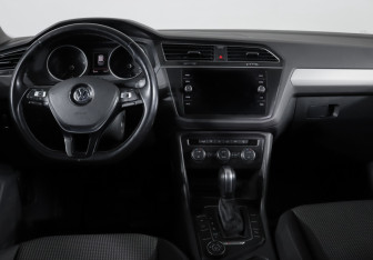 Подержанный автомобиль Volkswagen Tiguan 2019 года (12 фото)