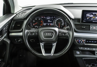 Подержанный автомобиль Audi Q5 2019 года (12 фото)