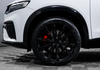 Подержанный автомобиль Geely Tugella 2023 года (15 фото)