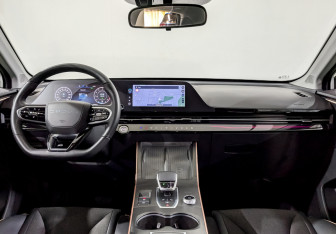 Подержанный автомобиль Omoda C5 2024 года (14 фото)