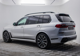 Подержанный автомобиль BMW X7 2020 года (2 фото)