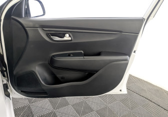 Подержанный автомобиль Kia Rio Sedan 2021 года (24 фото)