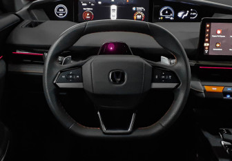 Подержанный автомобиль Changan UNI-V 2024 года (11 фото)