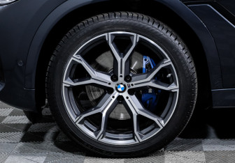 Подержанный автомобиль BMW X6 2020 года (15 фото)