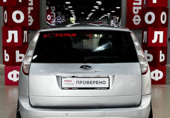 Подержанный автомобиль Ford Focus Wagon 2011 года (5 фото)