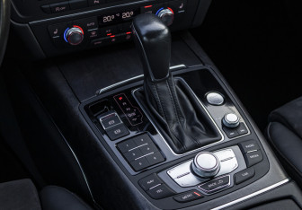 Подержанный автомобиль Audi A6 Sedan 2017 года (18 фото)