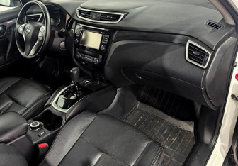 Подержанный автомобиль Nissan X-Trail 2017 года (10 фото)