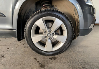 Подержанный автомобиль Skoda Yeti 2015 года (19 фото)