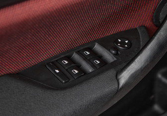 Подержанный автомобиль BMW X1 2011 года (8 фото)