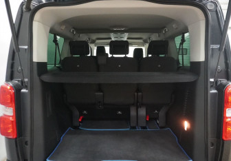 Подержанный автомобиль Peugeot Traveller 2020 года (8 фото)